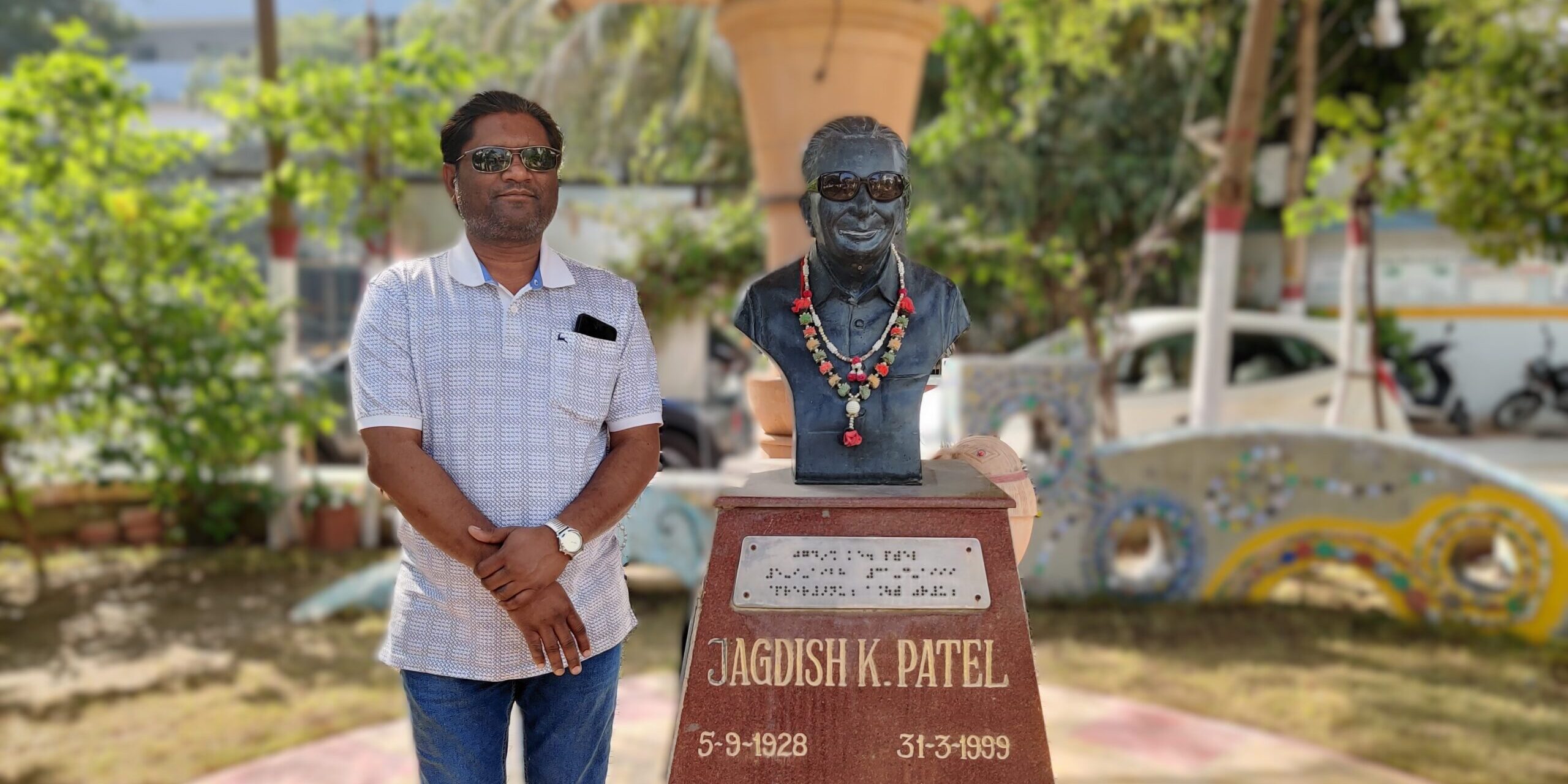 Jaydev photo with Jagdishbhai Statue