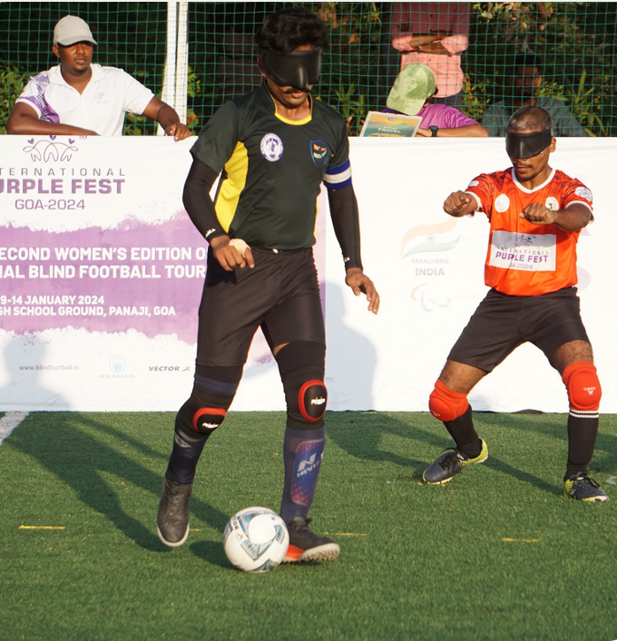 blind men player playing football