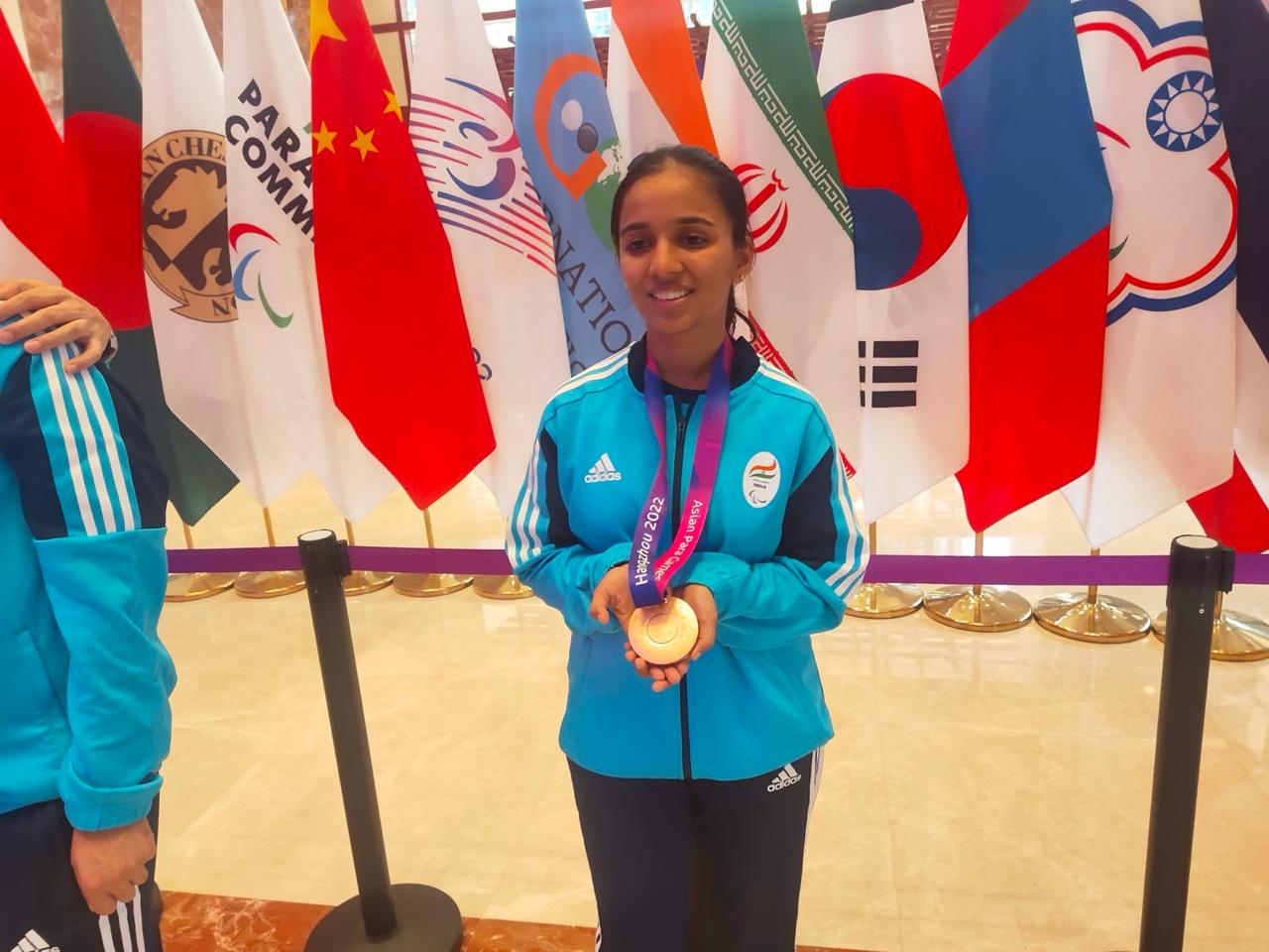 himanshi with medal